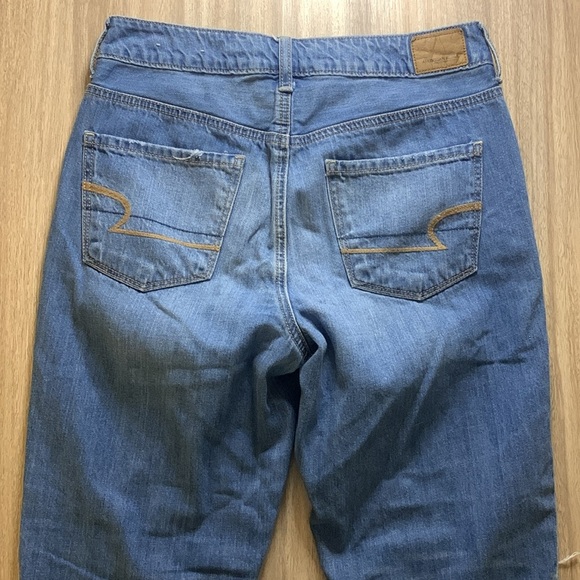 American Eagle High Rise Tomgirl Distressed Jeans! Size 4LONG - Picture 9 of 11